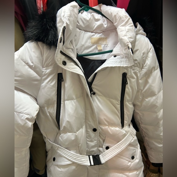 Michael Kors Duck down puffer jacket with belt stylish & trending luxury - Picture 2 of 7